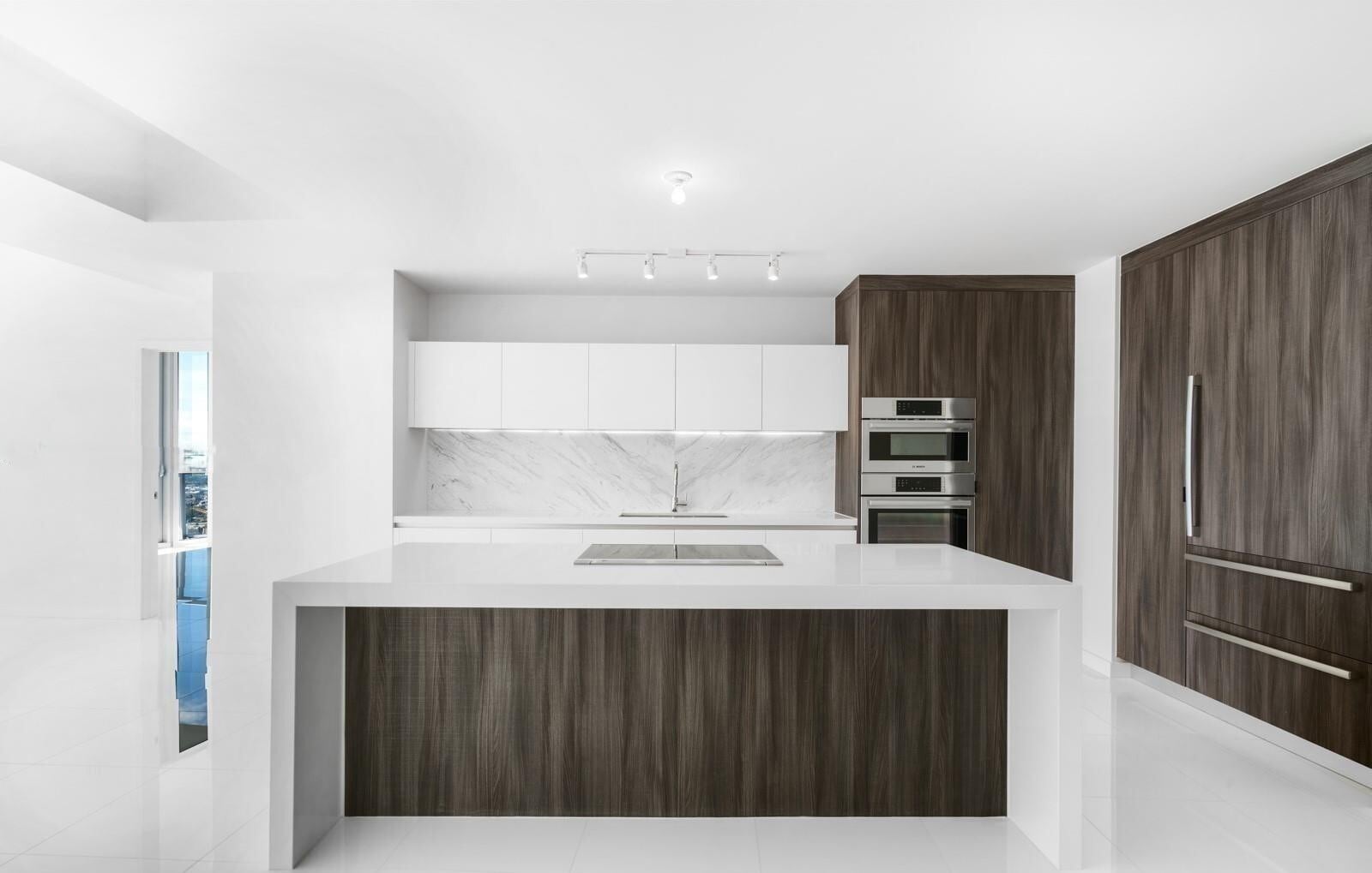 Building Photo - 851 NE 1st Ave