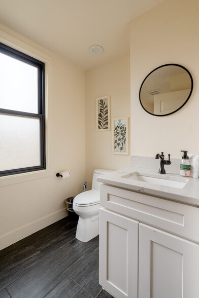 Building Photo - 3324 SE 24th Ave