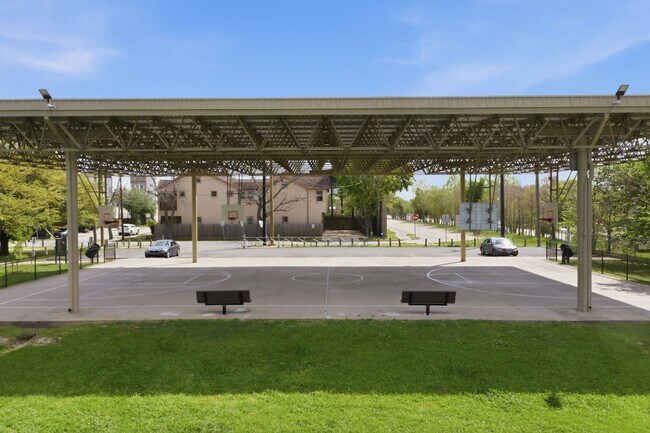 Building Photo - 2214 Radcliffe St