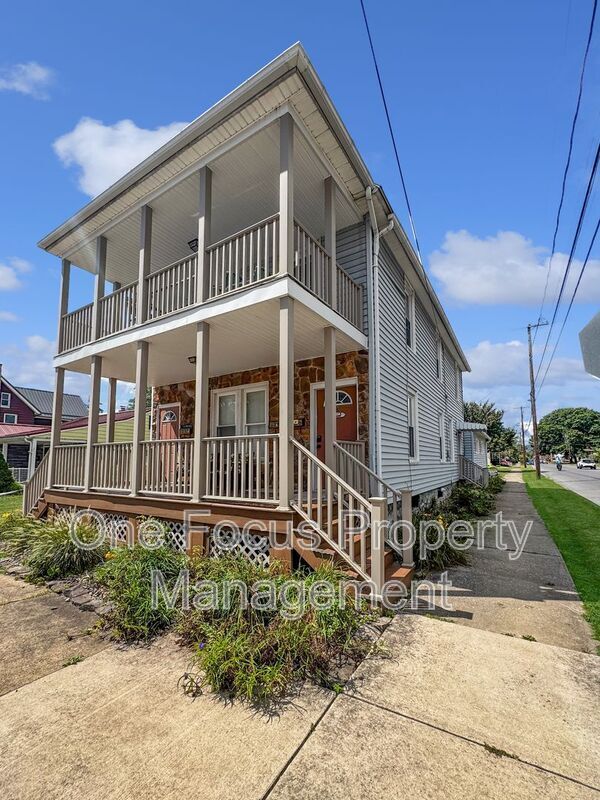 Building Photo - 1239 Sherman St