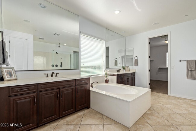 Building Photo - 9372 W Louise Dr