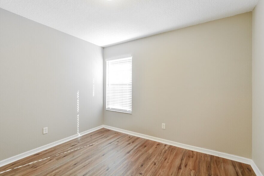 Building Photo - 2850 Surf Dr