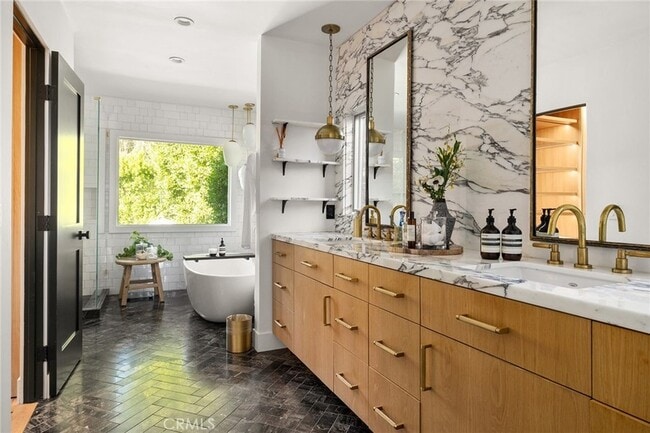 Building Photo - 5115 Los Feliz Blvd