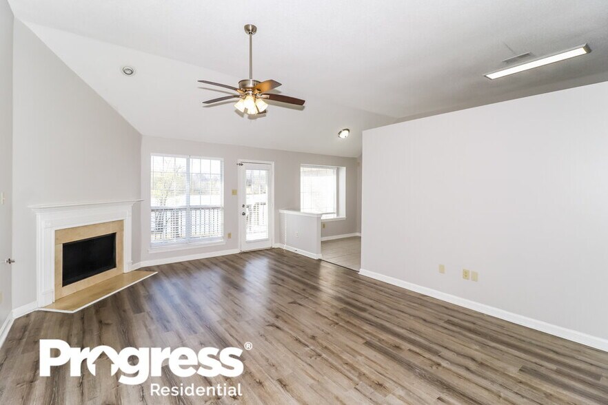Building Photo - 6175 Lakefront Dr