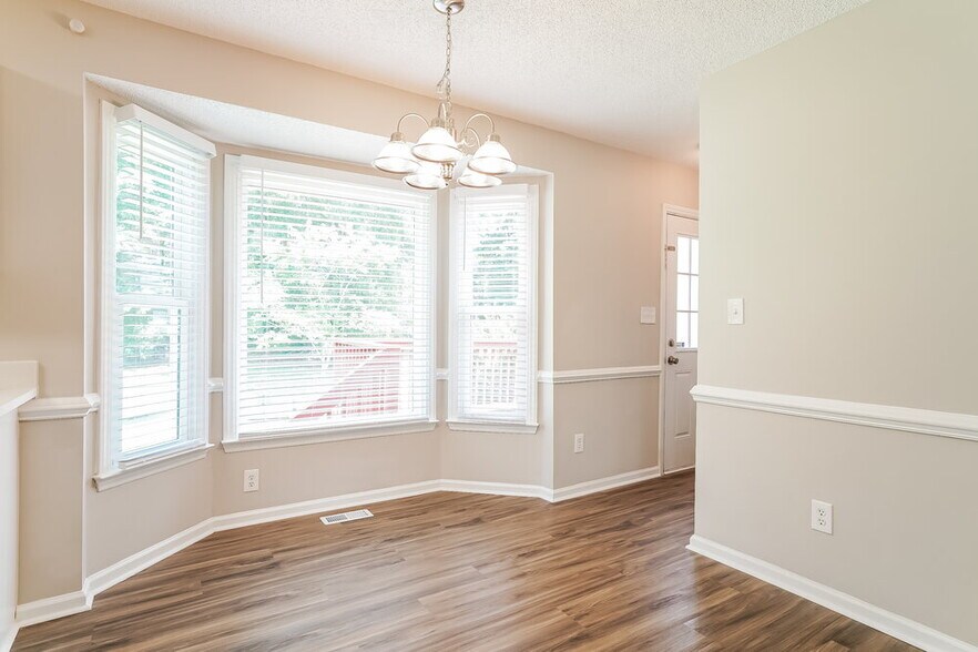 Building Photo - 1024 Holly Pointe Dr