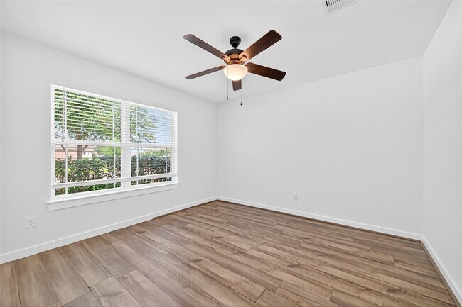 Building Photo - 16307 Rockdale Landing Dr