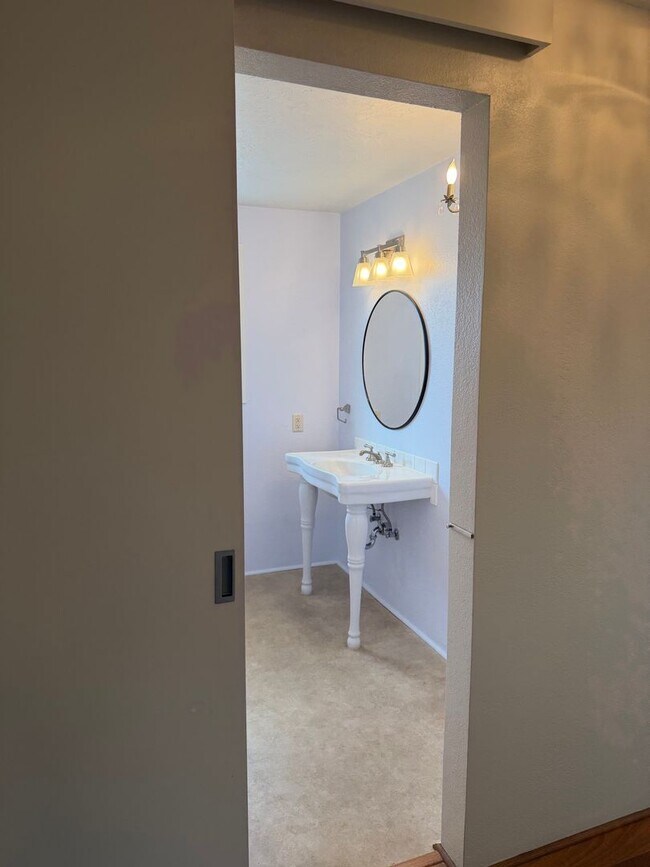 Building Photo - Updated two-bedroom one bathroom duplex in Thurston!