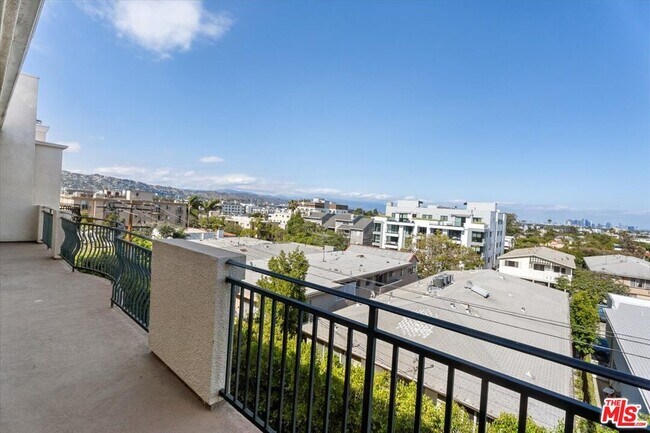Building Photo - 1450 S Beverly Dr