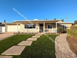 Building Photo - Stunning South Poway Ranch Home