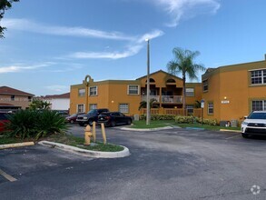 Building Photo - 9711 Fontainebleau Blvd