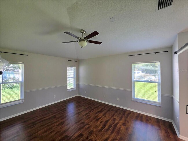 Building Photo - 806 Lesa Glen Pl