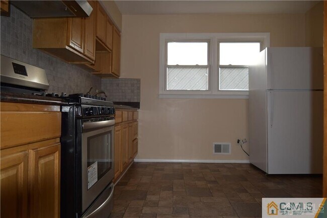 Building Photo - 5098 Scott St