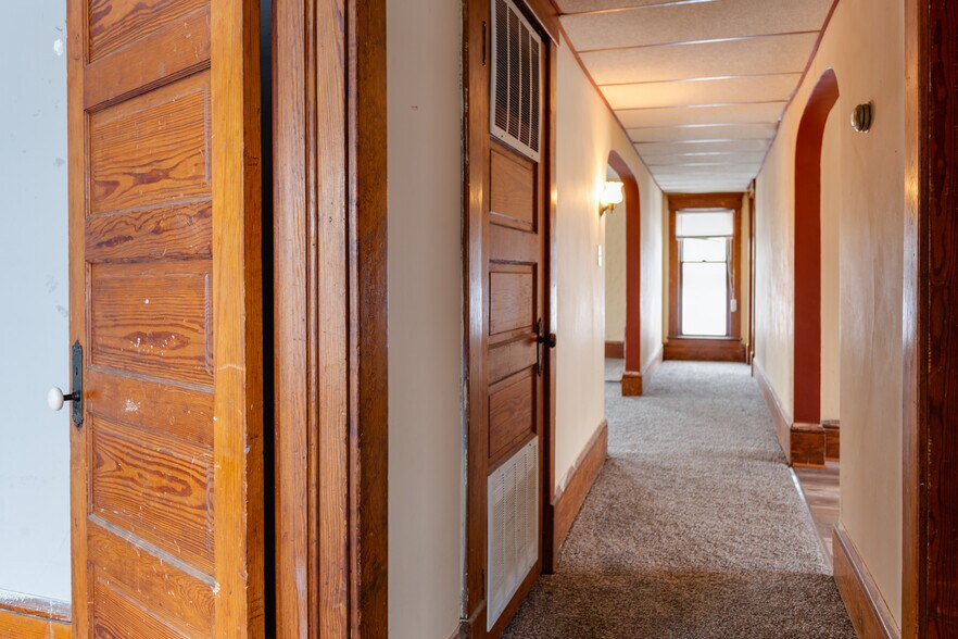 Building Photo - 33 W Main St