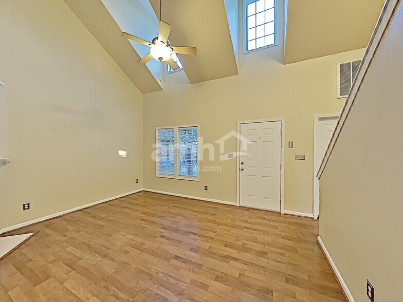 Building Photo - 10206 Orchard Grass Ct