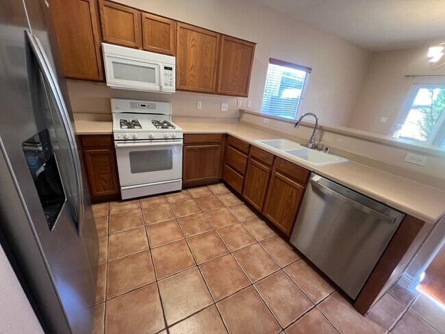 Building Photo - 3 Bed, 2.5 Bath home with Solar Panels!