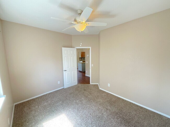 Building Photo - 4 Bedroom Home Available Near Peterson Rd & Constitution Ave!
