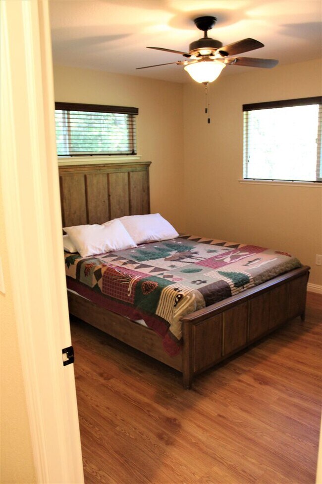 Building Photo - Gorgeous Fully Furnished 3 Bedroom Home Ne...