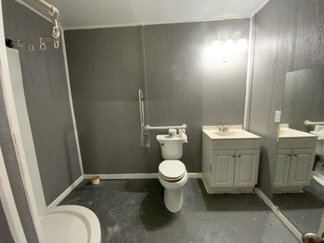 Building Photo - 61 E Main St