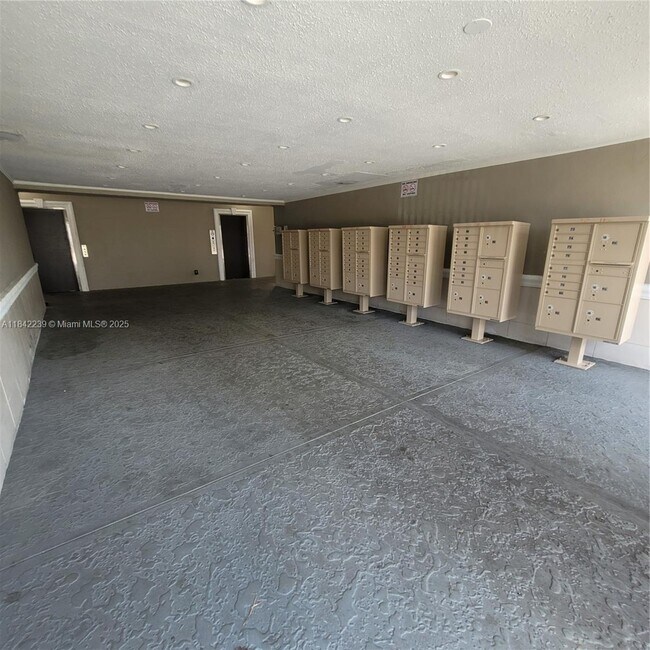 Building Photo - 5100 SW 41st St