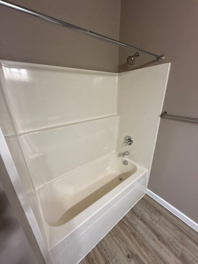 Building Photo - 4261 Hawthorne Ave NE