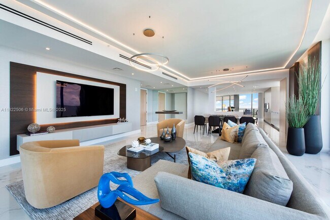 Building Photo - 15701 Collins Ave