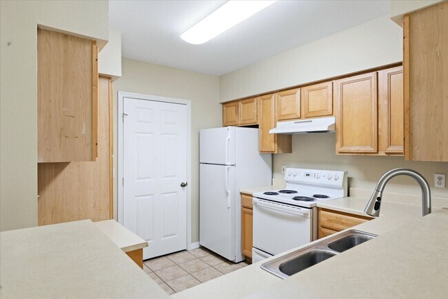 Building Photo - 1015 Villagio Cir