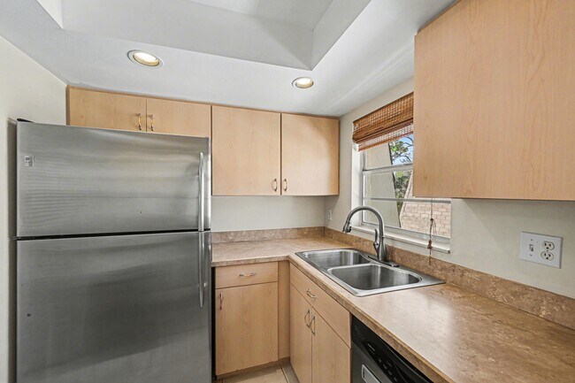 Building Photo - 3135 Shady Dell Ln