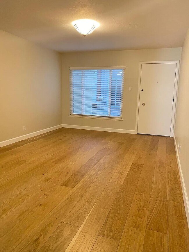 Building Photo - 1491 Chestnut St