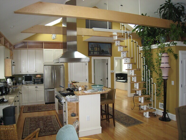 Primary Photo - 19 Wendell St