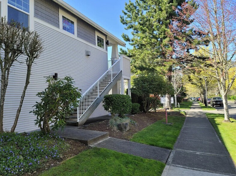 Entryway - 1787 Kennedy Pl