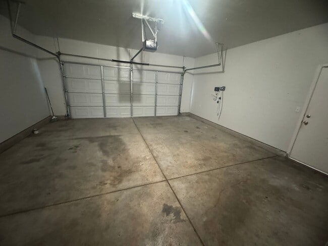 Building Photo - Spacious 4 Bedroom Home in Elk Grove