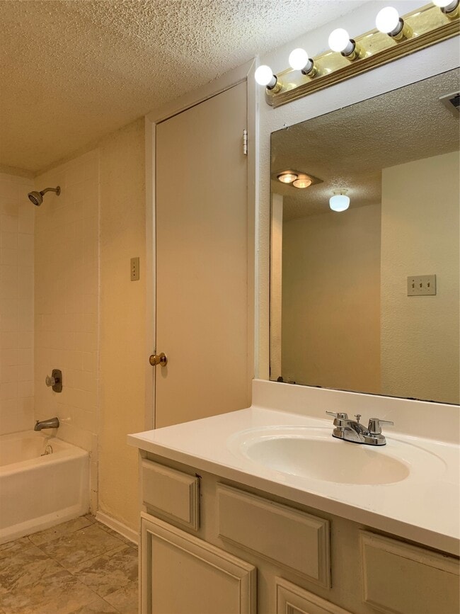 Building Photo - 3766 Tanglewilde St