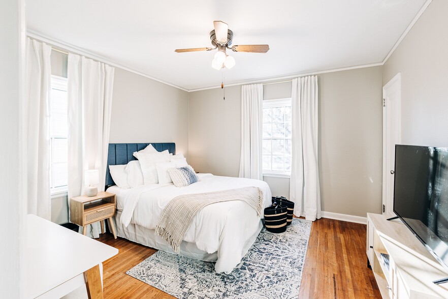 Building Photo - 1570 Chelsea St