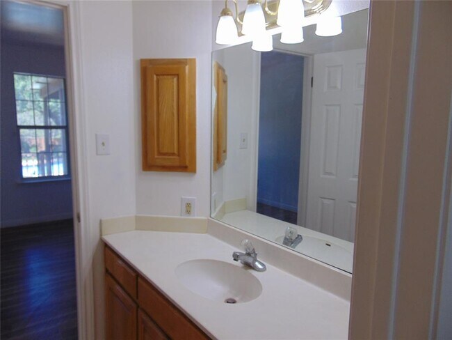 Building Photo - 805 Barton Creek Dr