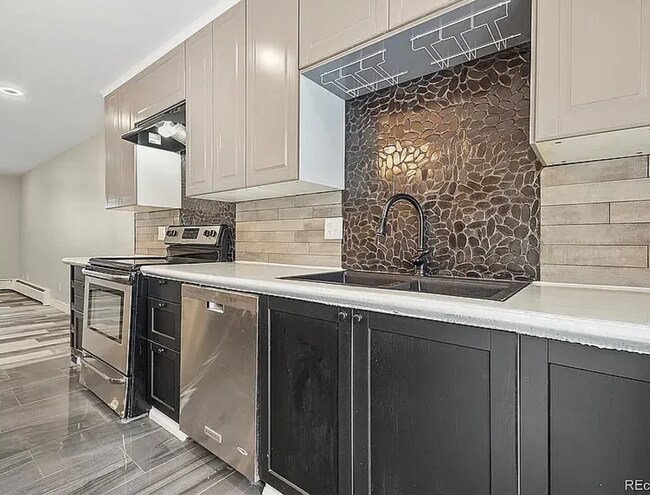 Building Photo - Available Now!  "Spacious 3-Bed, 2-Bath Co...