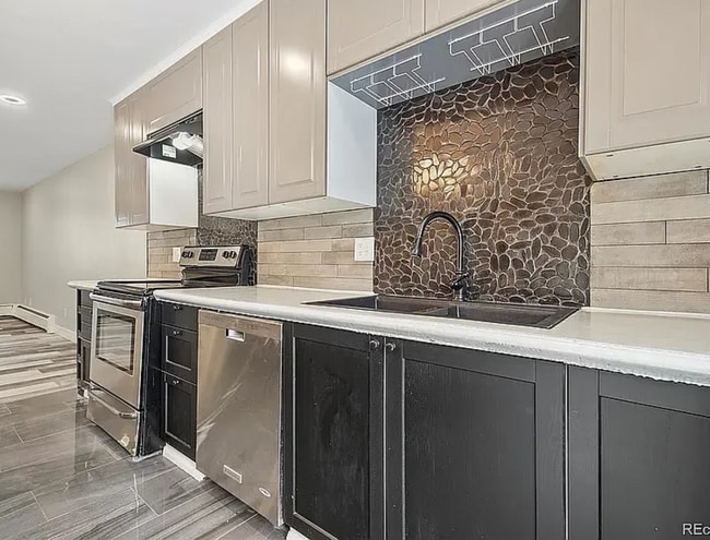 Building Photo - "Spacious 3-Bed, 2-Bath Condo Retreat in P...