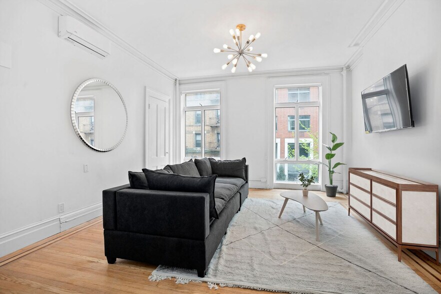 Building Photo - 257 W 19th St