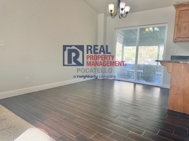 Building Photo - Beautiful 4 bed 3 bath home - 2 car garage...