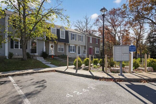 Building Photo - 4243 Drake Ct