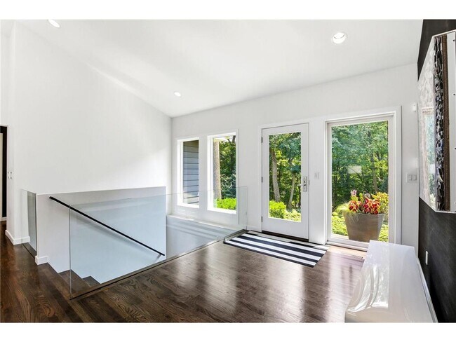 Building Photo - 20650 Bayview Ct