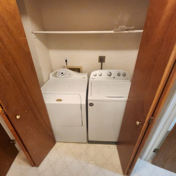 Wash/Dryer Included - 207 Quinella St