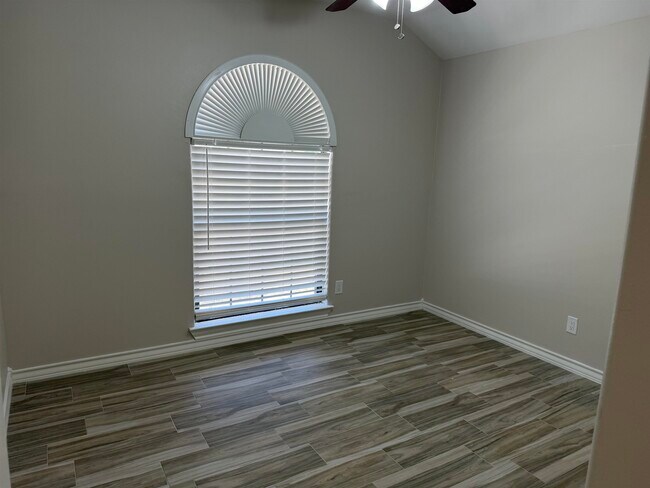 Building Photo - 1513 Sweden Ln