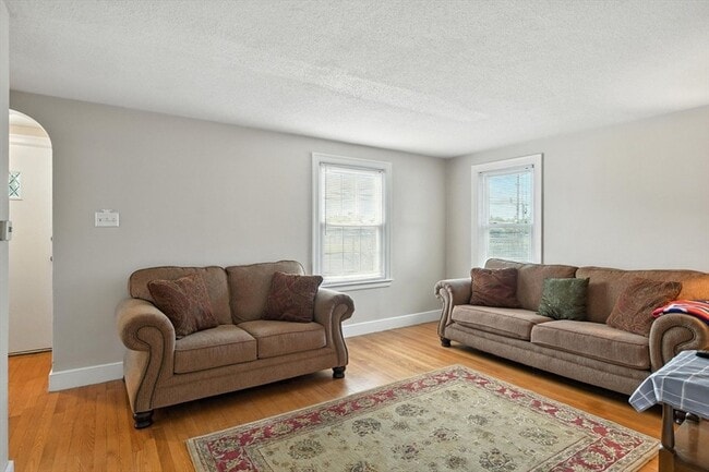 Building Photo - 1118 Boston Rd