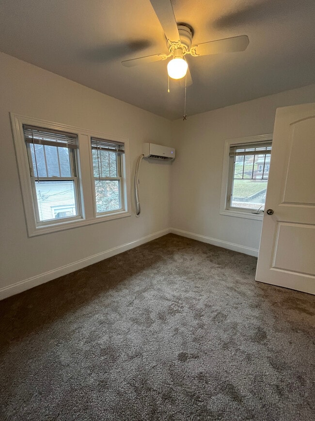 Building Photo - 417 N Main St