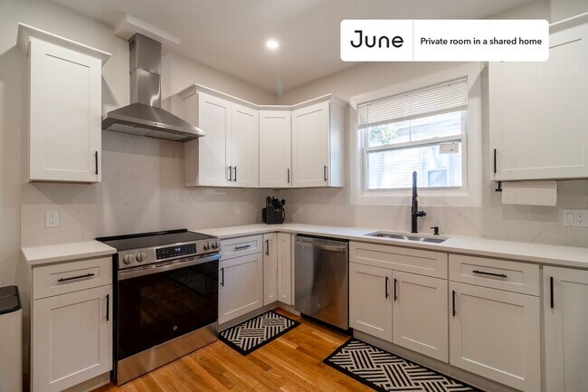 Building Photo - Room in Shared 5 bed/2 bath home in Roxbury