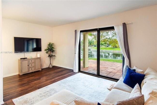 Building Photo - 8980 Palm Tree Ln