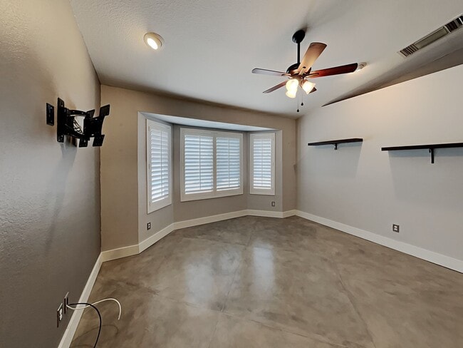 Building Photo - 4825 W Bluebell Way