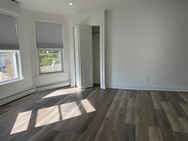 Building Photo - 15 Linwood St