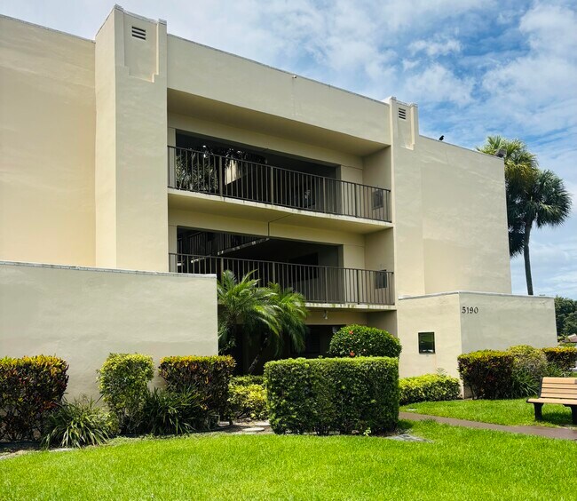 Building Photo - 5190 Las Verdes Cir
