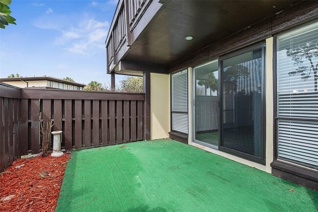 Building Photo - 60 Club House Dr